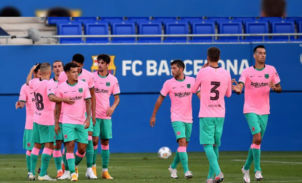 Barcelona team wearing 2020/2021 third kit for a team photo